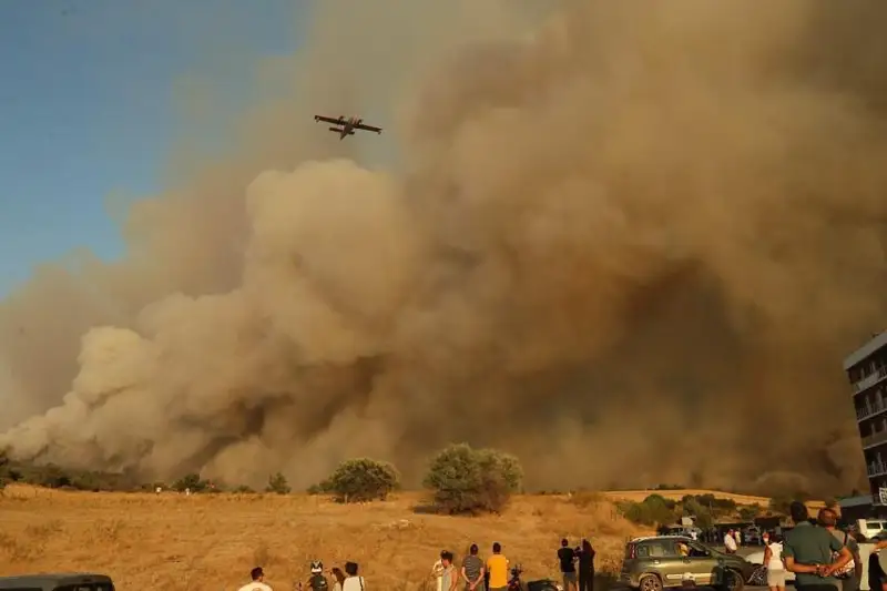 الەم ءالى دە ورتتەن كوز اشپاي جاتىر