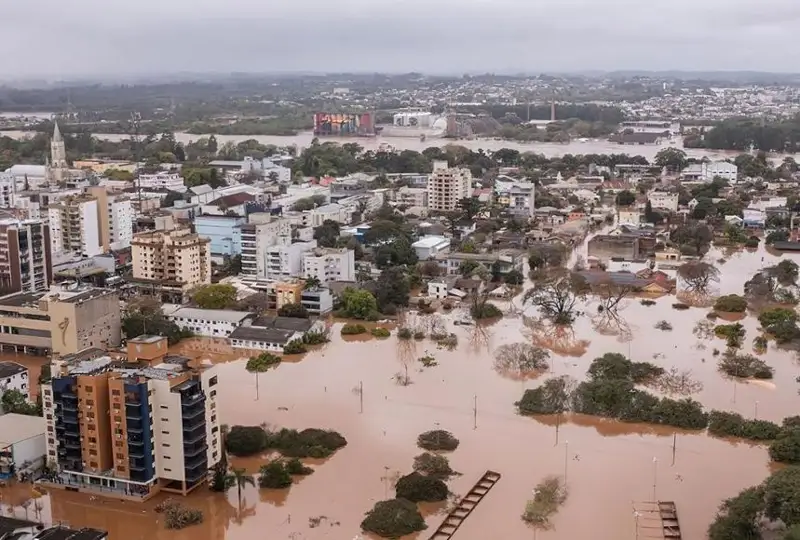 Бразилия жанубидаги кучли тўфон 20 дан ортиқ одамнинг ҳаётига зомин бўлди