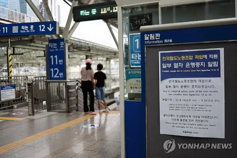 韩铁路工会罢工进入第二天 车次持续减运