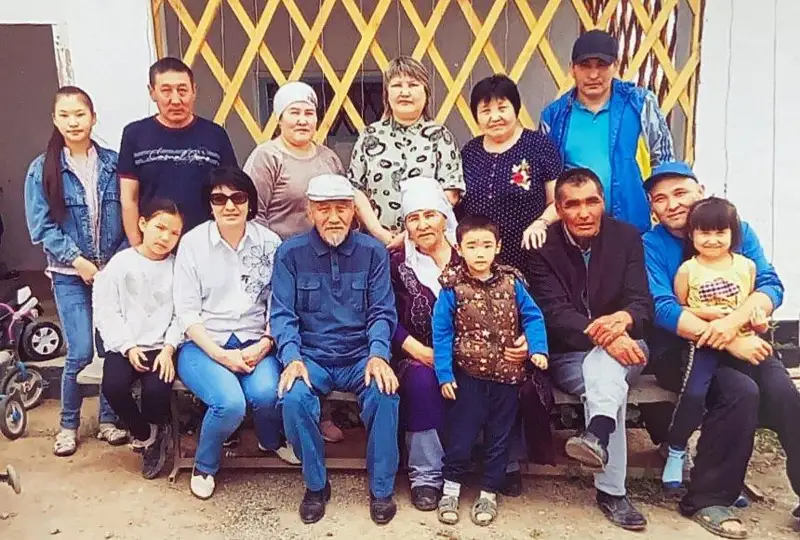 Bereke-birligi jarasqan Álimovter áýleti: 12 bala tárbıelep, ósirgen otbasy jaıly