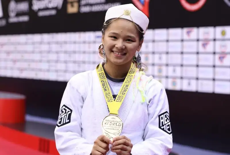 قازاق قىزىنىڭ مىقتى ەكەنىن الەمگە كورسەتكىم كەلەدى - جىبەك قۇلىمبەتوۆا