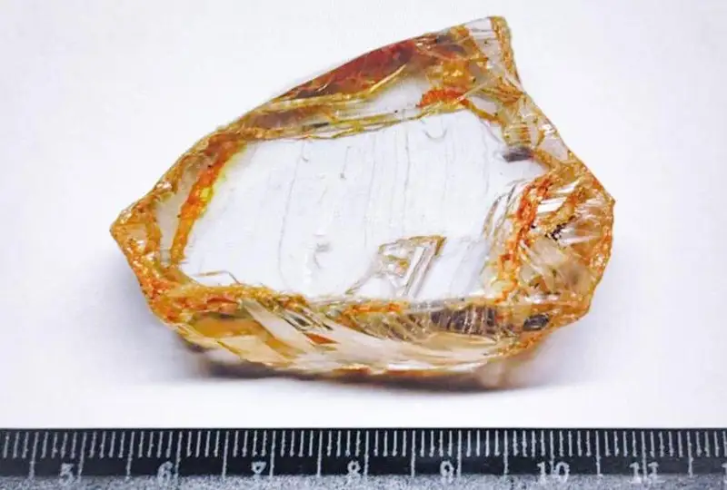 Крупнейший за последние 10 лет алмаз добыли в Якутии