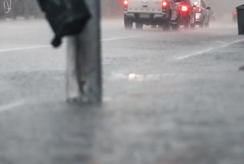 Гонконг ва Шэньчжэнда кучли ёмғир ёғди