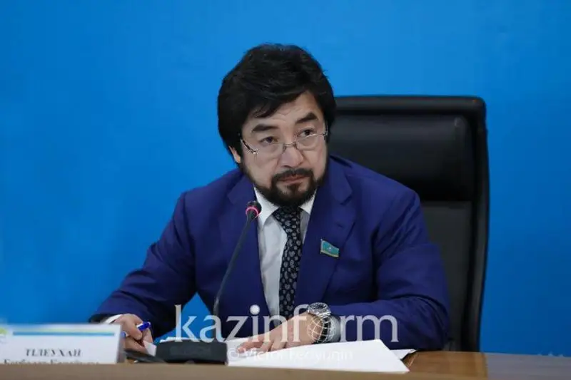 ەكس- دەپۋتات بەكبولات تىلەۋحان نەمەن اينالىسىپ ءجۇر