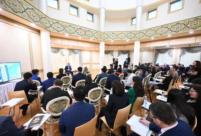 Новую экономическую модель обсудили члены клуба молодых экспертов при Сенате РК