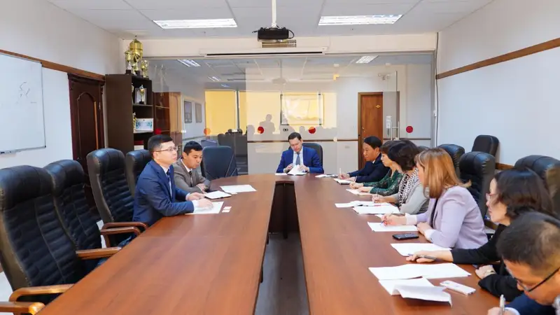 哈萨克斯坦工业发展委员会主席会见中国安徽省代表团