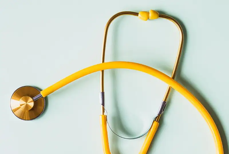 ناۋقاس ءبىر كۇندە 52 ءتىسىن ەمدەتكەن: مەديتسينالىق ساقتاندىرۋ اياسىندا جالعان دارىگەر قابىلداۋىن جاساعاندار انىقتالدى