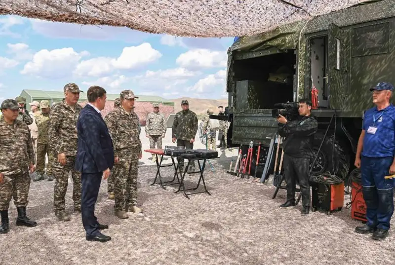 پرەزيدەنت وتاندىق قورعانىس ونەركاسىبى كەشەنىنىڭ الەۋەتىمەن تانىستى