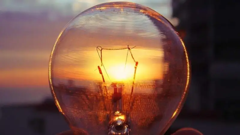 Обвал в траншее теплотрассы оставил без света несколько домов в Алматы