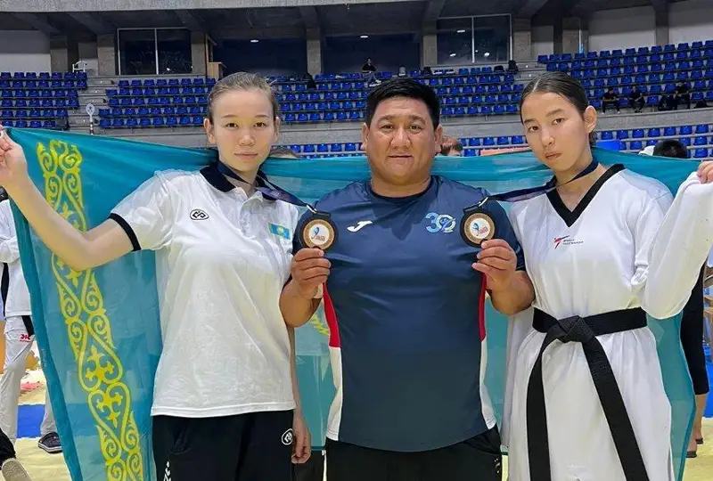Eki qazaqstandyq sportshy taekvondodan Azııa chempıonatynyń qola júldesin ıelendi