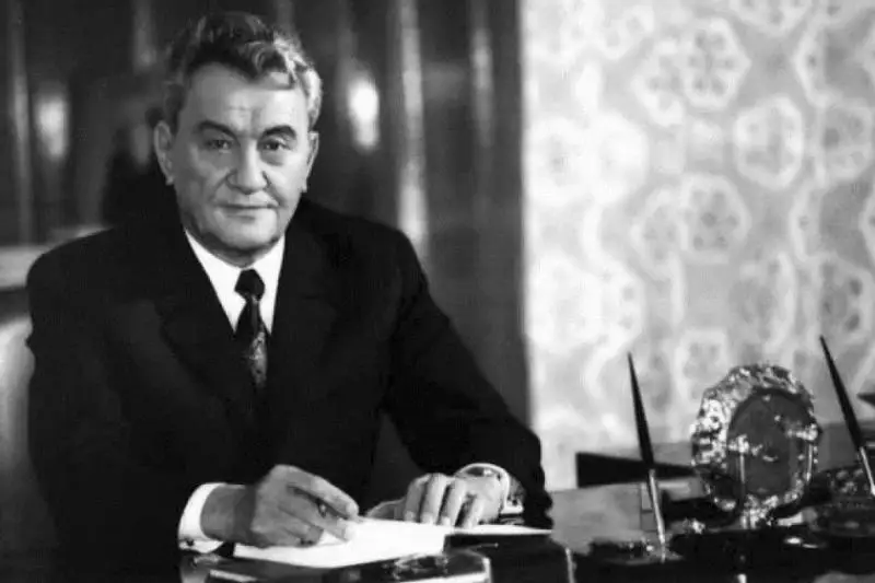 تيموشەنكو مەن شەندريكتىڭ تايراڭداۋىن تيىڭدار - دىنمۇحاممەد قونايەۆ