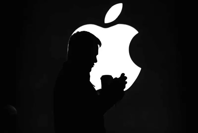 Франция временно запретила продажи iPhone 12 из-за сильного излучения