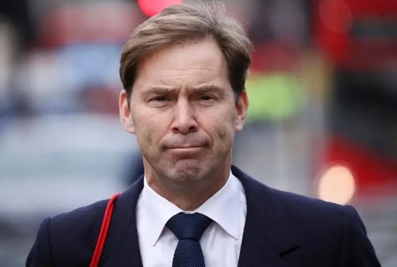 Британия расмийси Толибон тарафдорлари айбловларидан кейин истеъфога чиқди