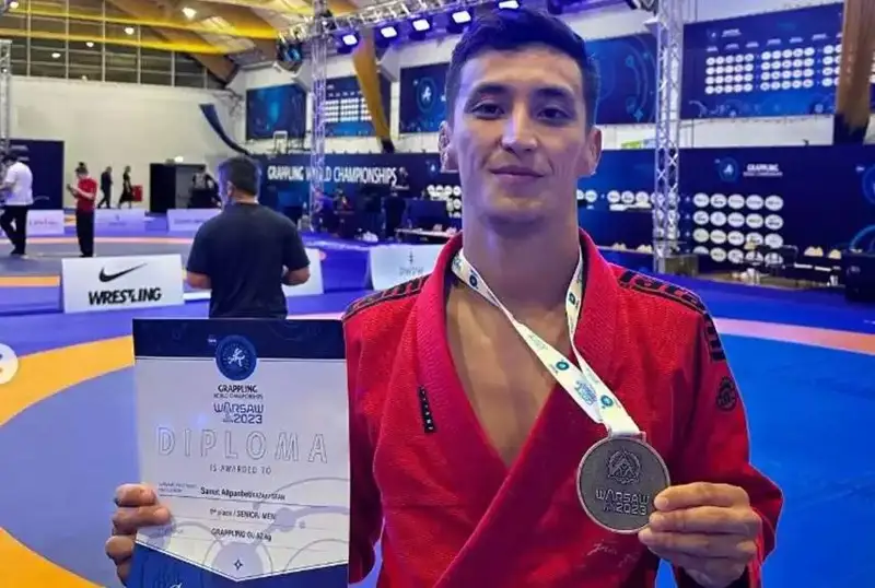 Қозоғистонлик спортчи Польшада грэпплинг бўйича UWW жаҳон чемпиони бўлди