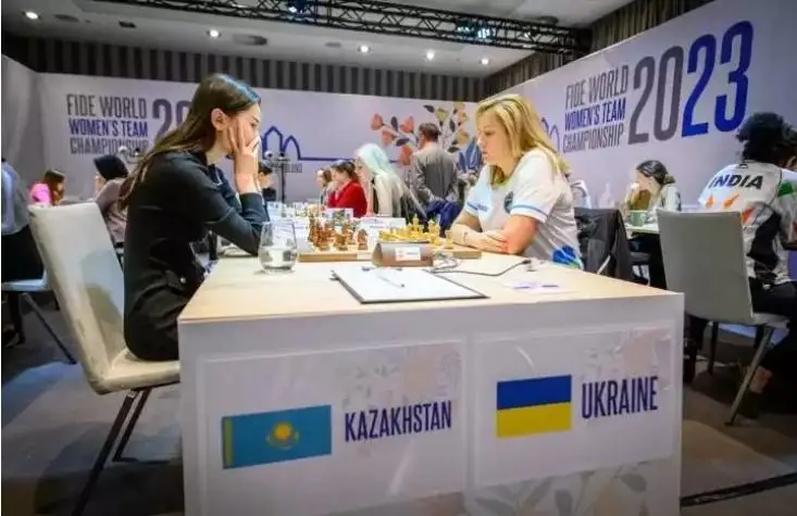 قازاقتىڭ شاحماتشى قىزدارى الەم چەمپيوناتىنىڭ شيرەك فينالىنا شىقتى