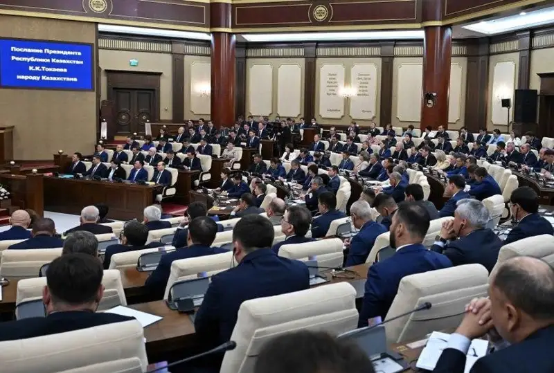 Prezıdent mınıstrlerdiń negizgi mindetin atady