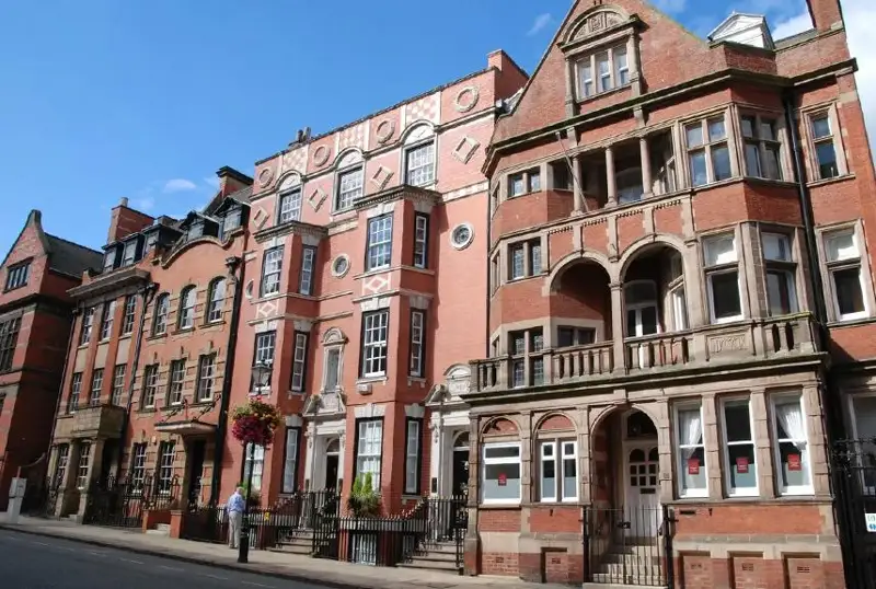 Один из крупнейших городов Великобритании объявил о своем банкротстве