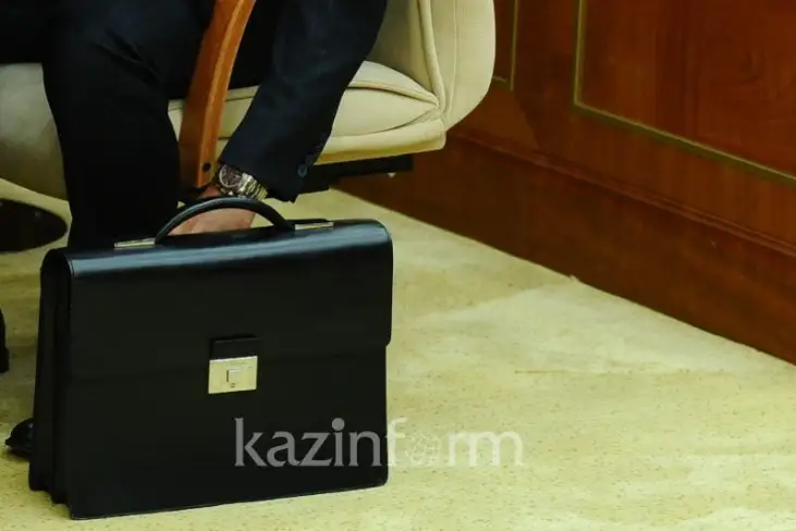 پرەزيدەنت 4 ءمينيستردى قىزمەتتەرىنەن بوساتتى