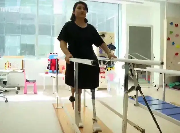 ءزىلزالادا 6 كۇن توپىراق استىندا ءولى ءسابيىن قۇشاقتاپ جاتقان كەلىنشەك: كۇيەۋىم مەن ۇلىم ءۇشىن دە ءومىر سۇرەمىن