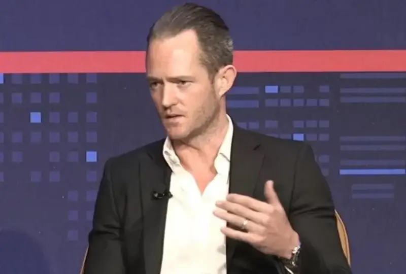 Ношукур ходимлар: Австралиялик магнат ходимларни ярмигача қисқартиришни таклиф қилди