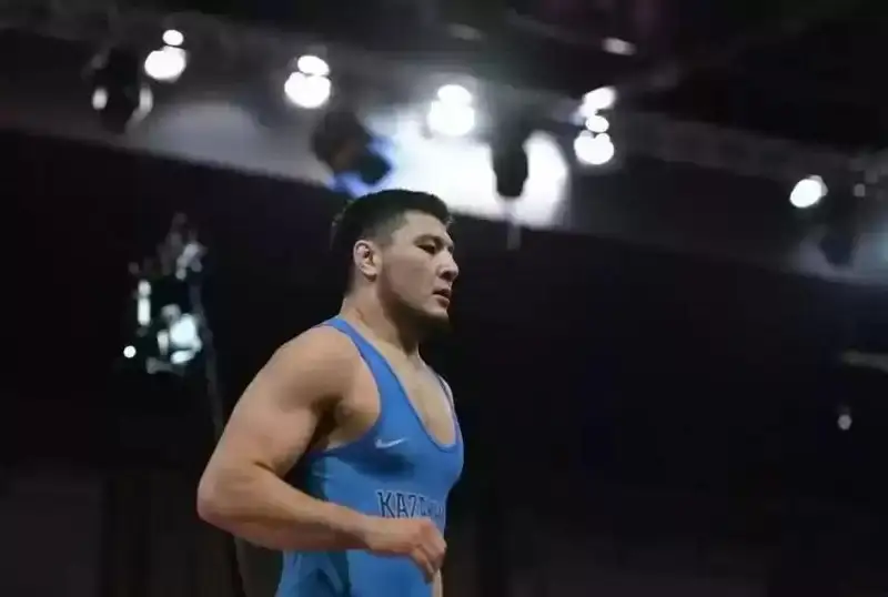 Álem chempıonaty: Azamat Dáýletbekov qola júlde aldy