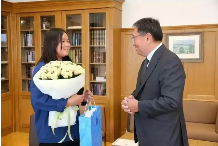 الماتى اكىمى اۆتوبۋستا زەينەتكەرگە اراشا تۇسكەن قىزدى ماراپاتتادى