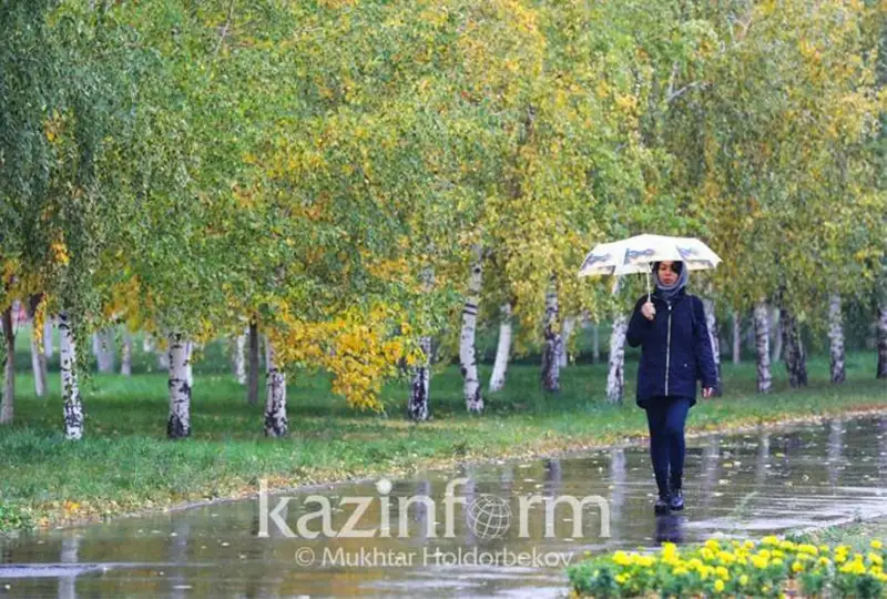 Штормовое предупреждение объявили в 10 областях Казахстана