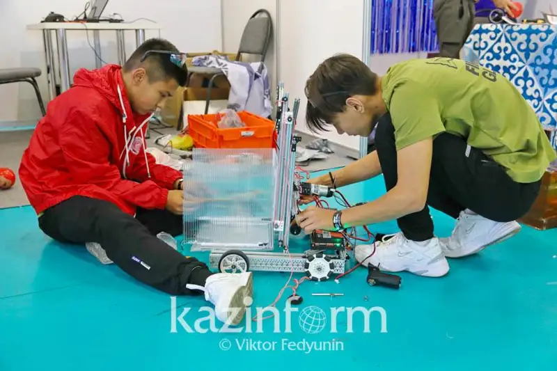 Казахстанские школьники представят своих роботов на олимпиаде в Сингапуре
