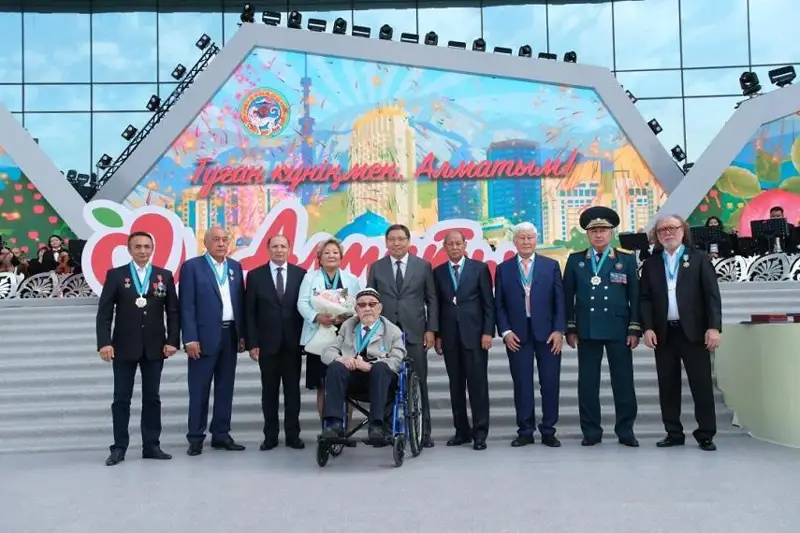 Кто стал почетным гражданином Алматы