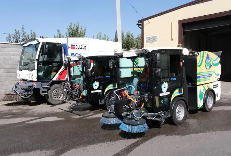 Более 100 новых электрокаров закупили для уборки снега в Алматы