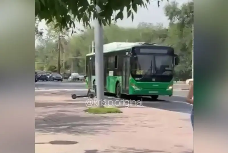 الماتىدا جۇرگىزۋشىسى جوق اۆتوبۋس اپاتقا ۇشىرادى - ۆيدەو