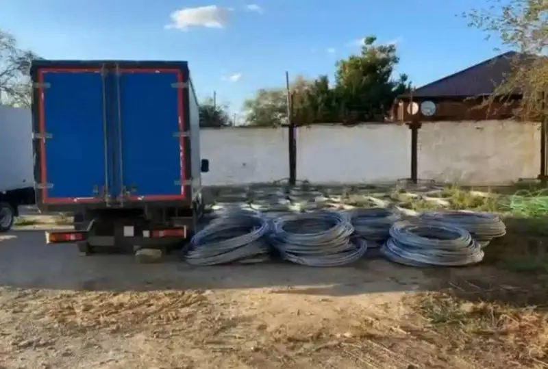 Атырау облысында 100 млн теңгенің кабелі мен электр бағаналарын ұрлаған топ ұсталды
