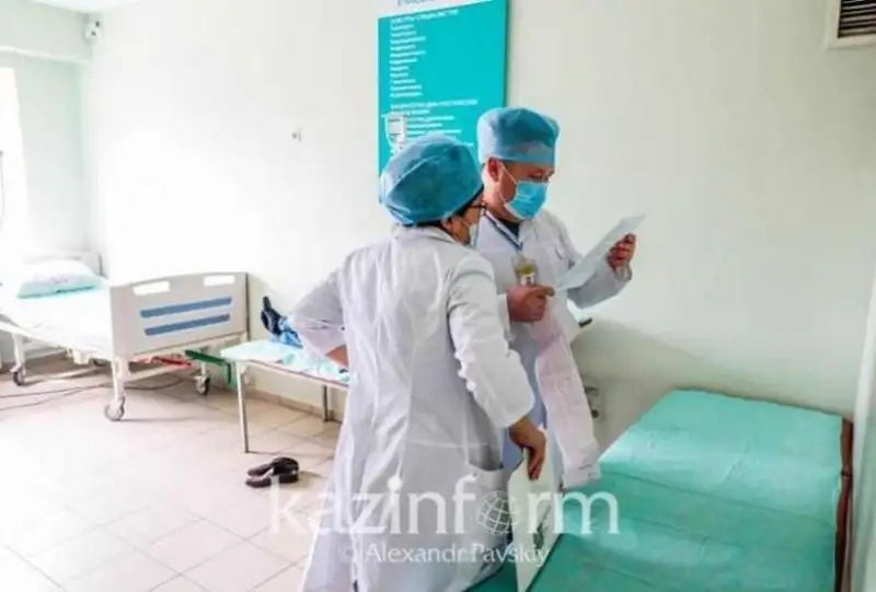 Klızma qalpaqshasyn balanyń tik isheginde qaldyrǵan aqtóbelik medbıke jazalandy