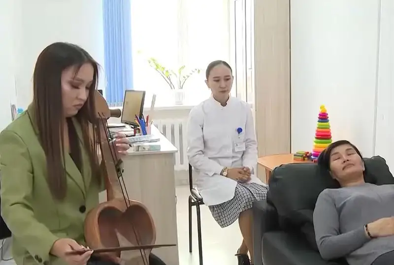 قوسشى ەمحاناسى ناۋقاستاردى قوبىز ۇنىمەن ەمدەي باستادى - ۆيدەو