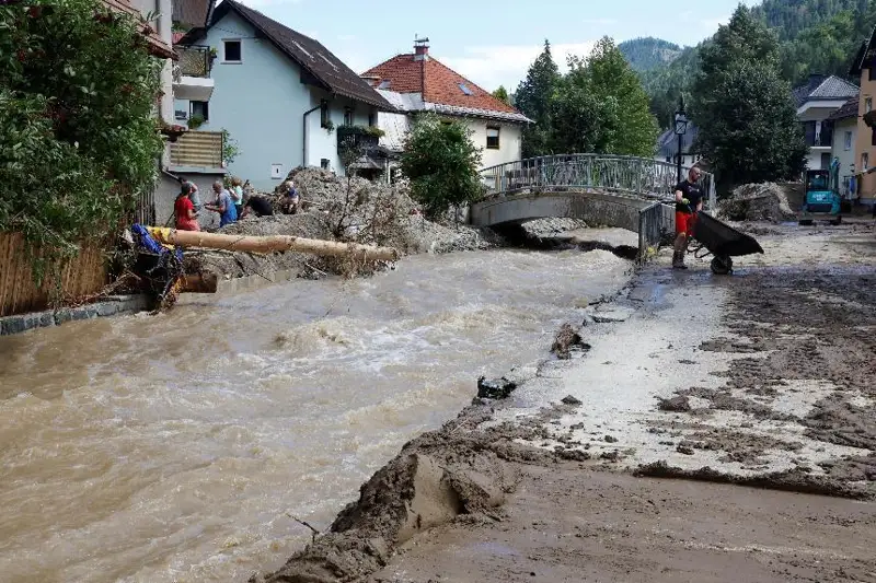 奥地利强降雨引发山洪 多地进入紧急状态