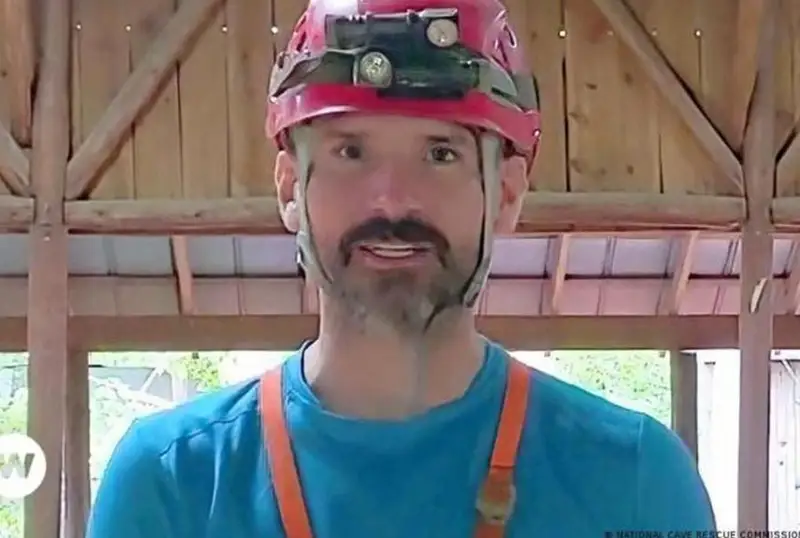 Американский исследователь застрял на глубине 1000 метров в пещере в Турции