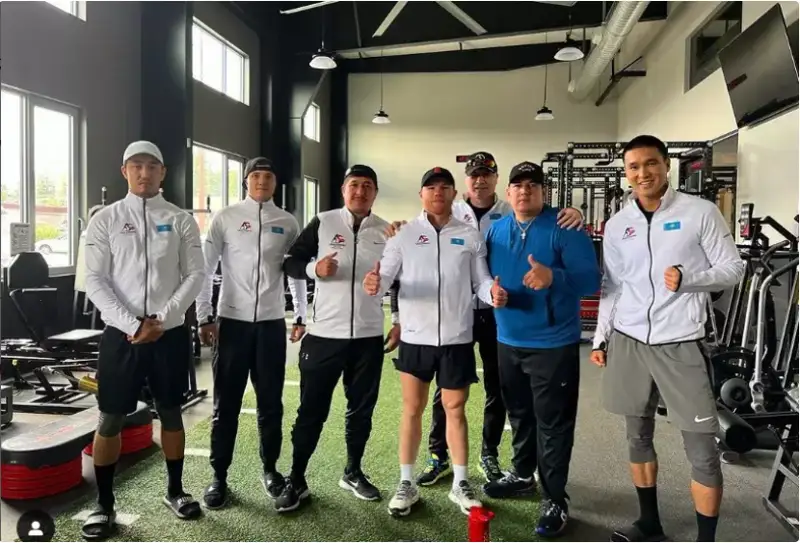 قازاقستاندىق بوكسشىلار كانەلو-چارلو جەكپە-جەككە شىعاتىن كەشتە شارشى الاڭعا شىعادى