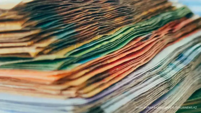 قازاقستانداعى بانك باسشىلارىنىڭ جالاقىسى قانشا؟