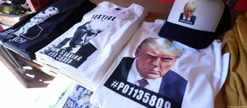 ترامپتىڭ جاقتاستارى ونىڭ تۇرمەدەگى سۋرەتىمەن-اق ميلليونداعان دوللار تاپقان