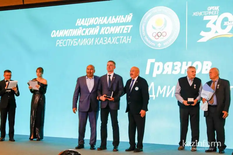 Заслуженных спортсменов и олимпийских призеров наградили орденами в Алматы