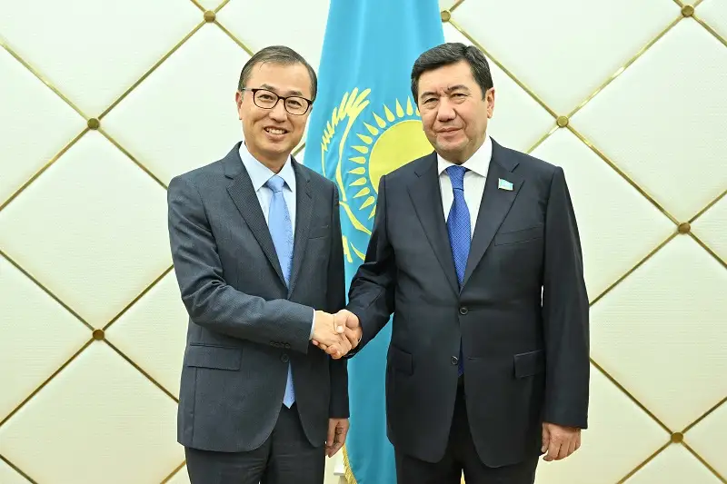 马吉利斯议长会见韩国驻哈大使