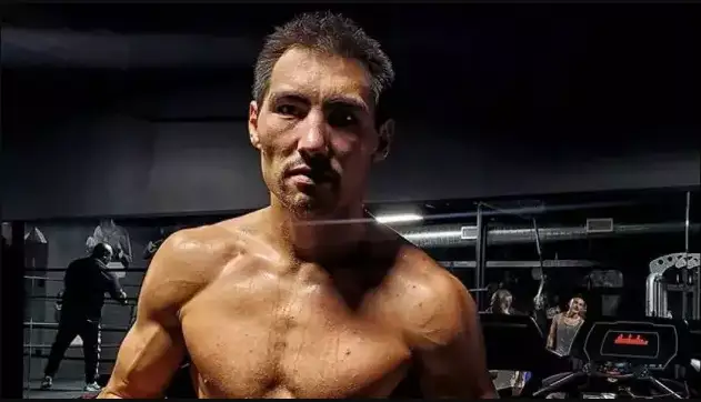 جانىبەك ءالىمحان ۇلى جاڭا باپكەرمەن قالاي دايىندالىپ جاتىر