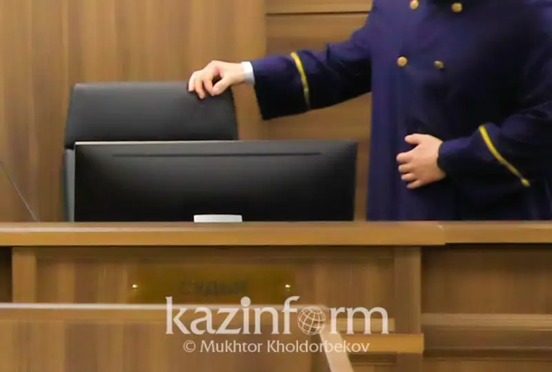 Túrkistan oblysynda oqýshy qyzdy zorlap, ózine qol jumsaýǵa deıin jetkizgen jigitke úkim shyqty