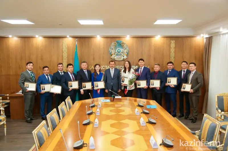 Қозоғистонда тўбет ва тази итлар тарғиботига ҳисса қўшганлар Президент ташаккурномаси билан тақдирланди