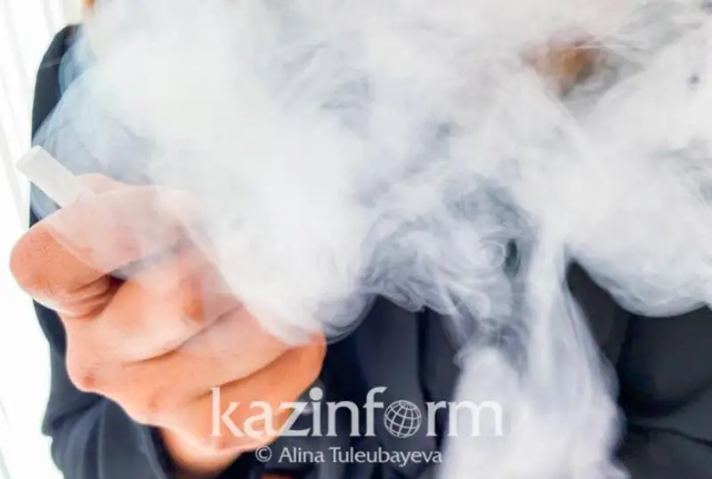 Францияда электрон сигарет чекиш тақиқланаган