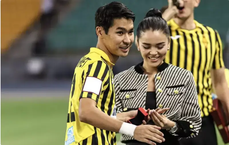 قازاقستاندىق فۋتبولشى ماتچ باستالار الدىندا سۇيىكتىسىنە ۇسىنىس جاسادى