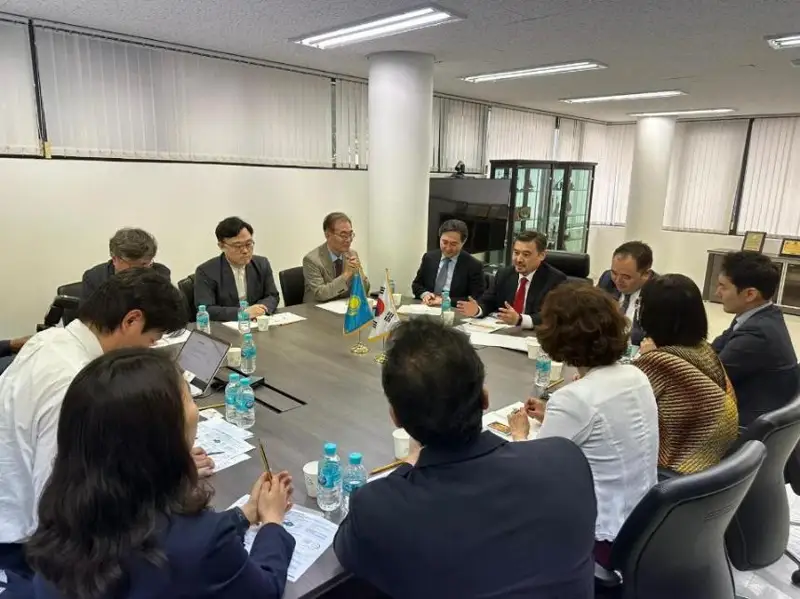 哈萨克斯坦宪法日主题会议在哈驻韩大使馆召开