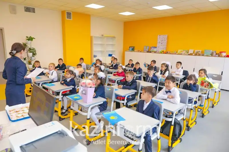 托卡耶夫总统向全体教师和学生致以节日祝贺