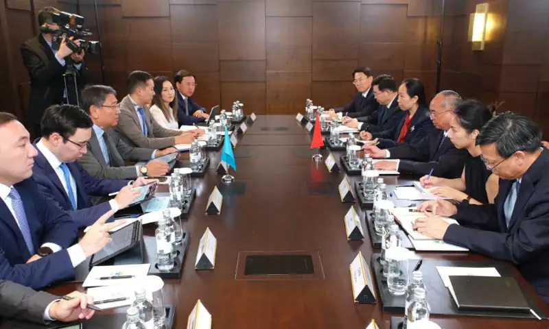 阿拉木图市长会见山东省委书记 讨论各领域合作事宜