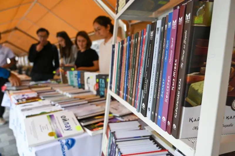 Пять тысяч книг раздали бесплатно на книжном фестивале в Алматы